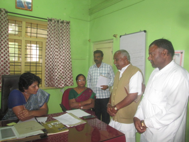 ತರೀಕೆರೆ ತಾಲೂಕು ಕಚೇರಿಗೆ ಜಿಲ್ಲಾಧಿಕಾರಿ ದಿಢೀರ್ ಭೇಟಿ